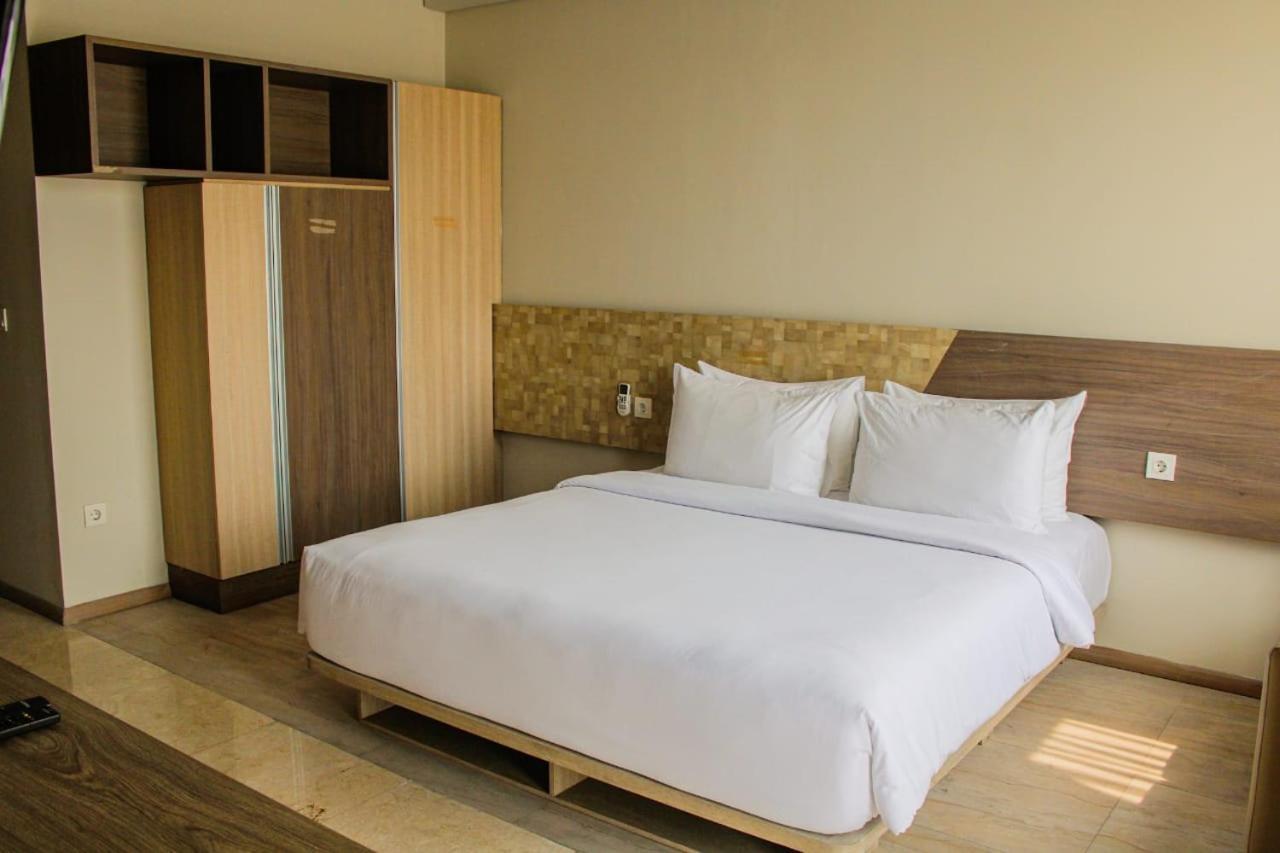 Graha Makara Suite Hotel & Residence Cikarang Exteriör bild