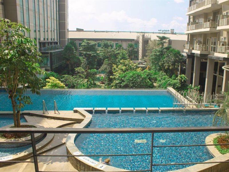 Graha Makara Suite Hotel & Residence Cikarang Exteriör bild